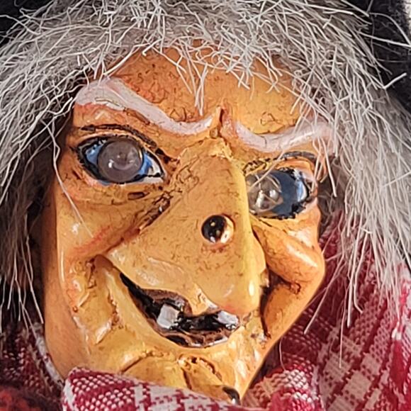 Vintage Witch Doll 9" Handmade Fabric & Resin Broomstick Hanging Decor Halloween - Picture 16 of 16